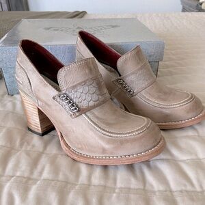 Freebirds Bellevue taupe loafer heels